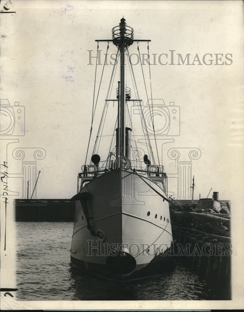 1924 Press Photo "Five Fatham Light" on Her Maiden Tour of Duty - Historic Images