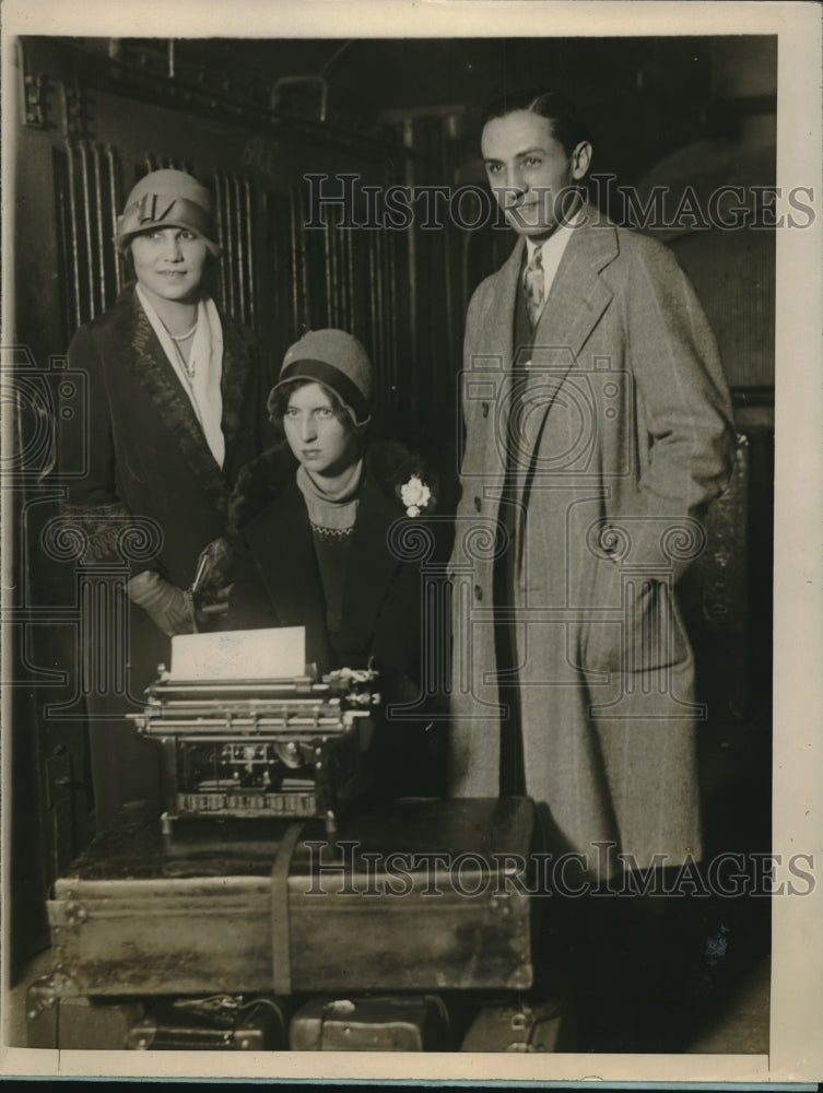 1926 Press Photo Champions arrive for international typing contest. - Historic Images