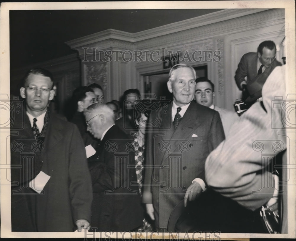 1944 Sewell Avery Ejected Montgomery Ward Board Chair Crashes Meet - Historic Images