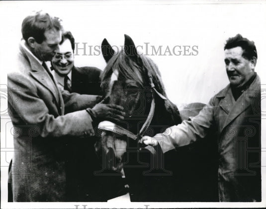 1969 Dr. Christian Barnard KiKi South African heart Specialist - Historic Images