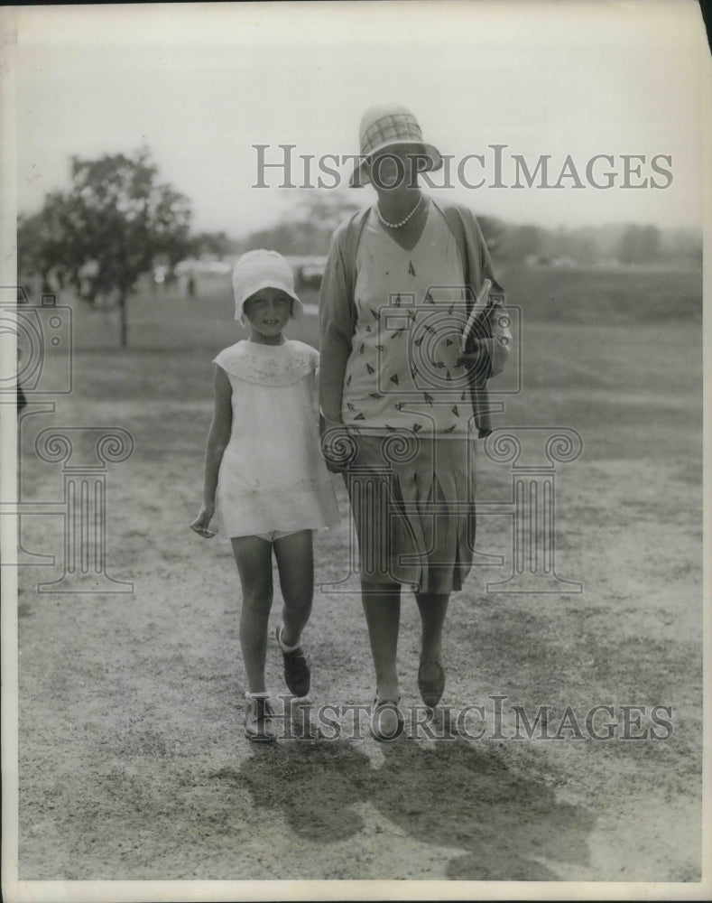 1929 Press Photo MRs. Harry Ceasar Socialite With Daughter At Horse Show - Historic Images