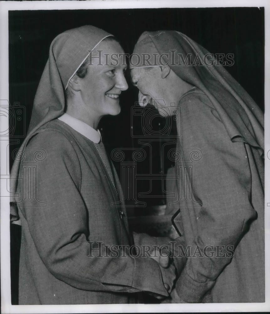 1954 Press Photo Sister Maria Perpetua Hayes and Sister Maria Johannes - Historic Images