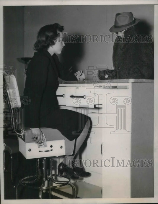 1940 Press Photo Frances Horowitz Sits In Bandit Holdup Proof Bank Teller Chair - Historic Images