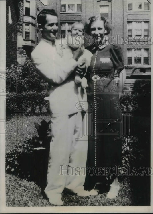 1937 Press Photo Herman & Dorothy Lucas & Daughter Diane Carol Kidnapped-Historic Images