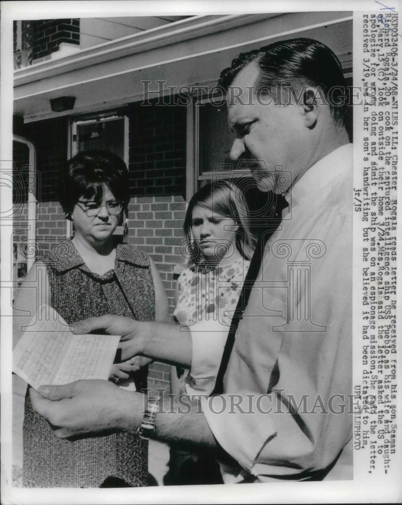 1968 Press Photo The Rogelos read from their son, a cook on the Pueblo-Historic Images