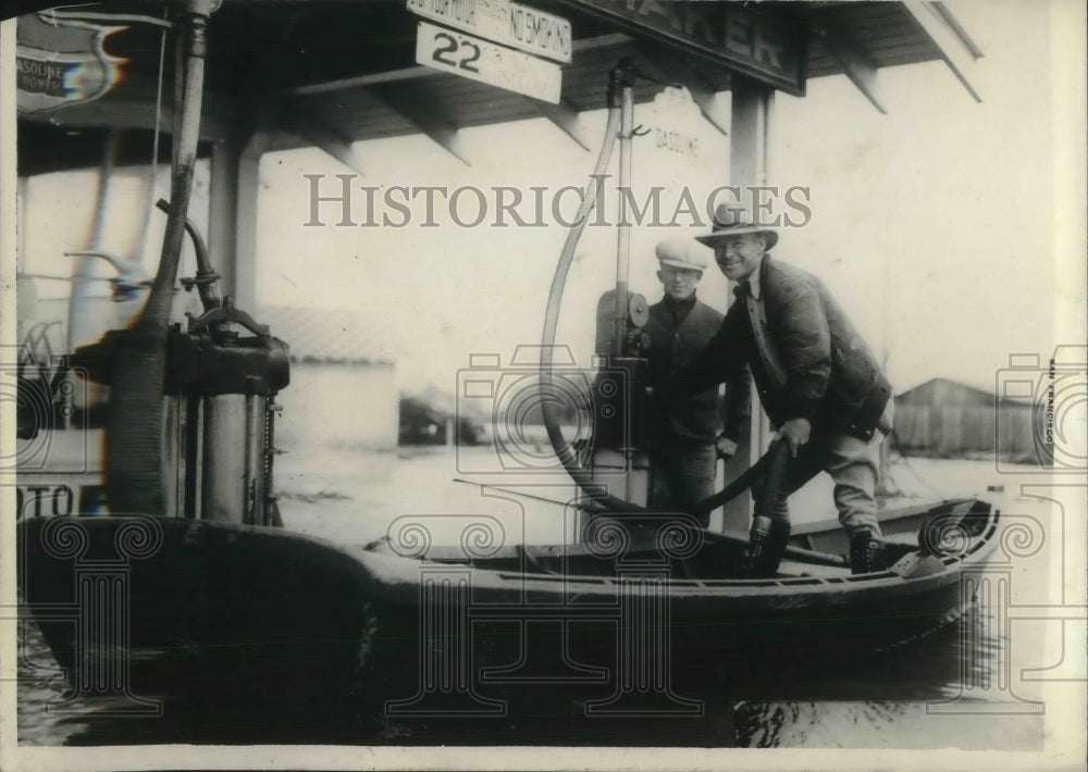 1930 Press Photo Sacramento Gas Station Serves Motorboats During Flood - Historic Images