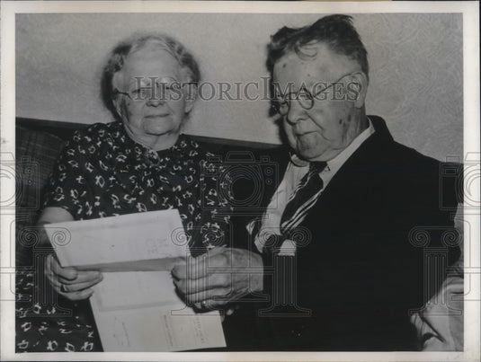 1939 Press Photo Friends 59 years now to wed-Historic Images