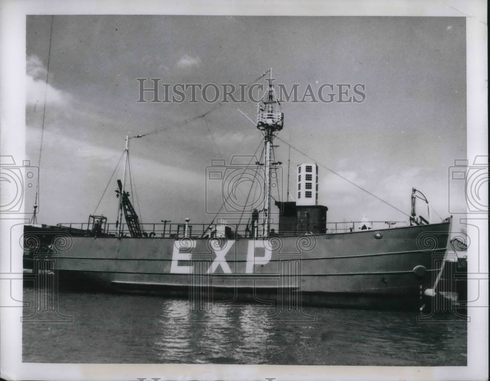 1950 U.S Coast Gaurd testing 91 foot crewless boat. - Historic Images