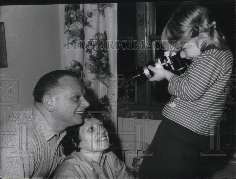 1967 Press Photo Beth St. John with foster parents in Tillson, NY home-Historic Images