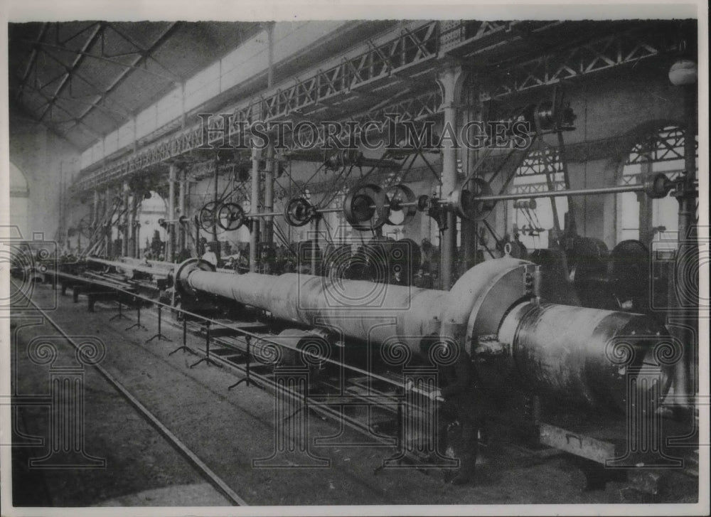 1937 Press Photo Showing Construction of a big Cannon - Historic Images