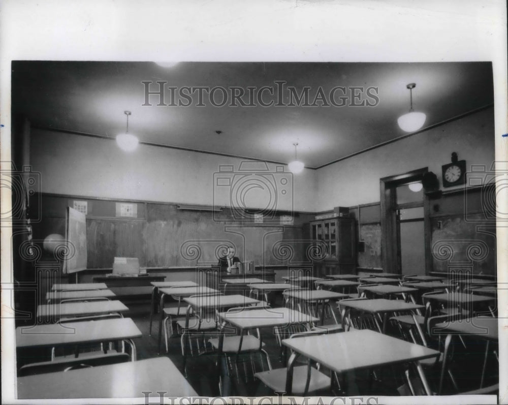 1969 Press Photo Anthony Moncini Jr, President Providence Teacher Union - Historic Images