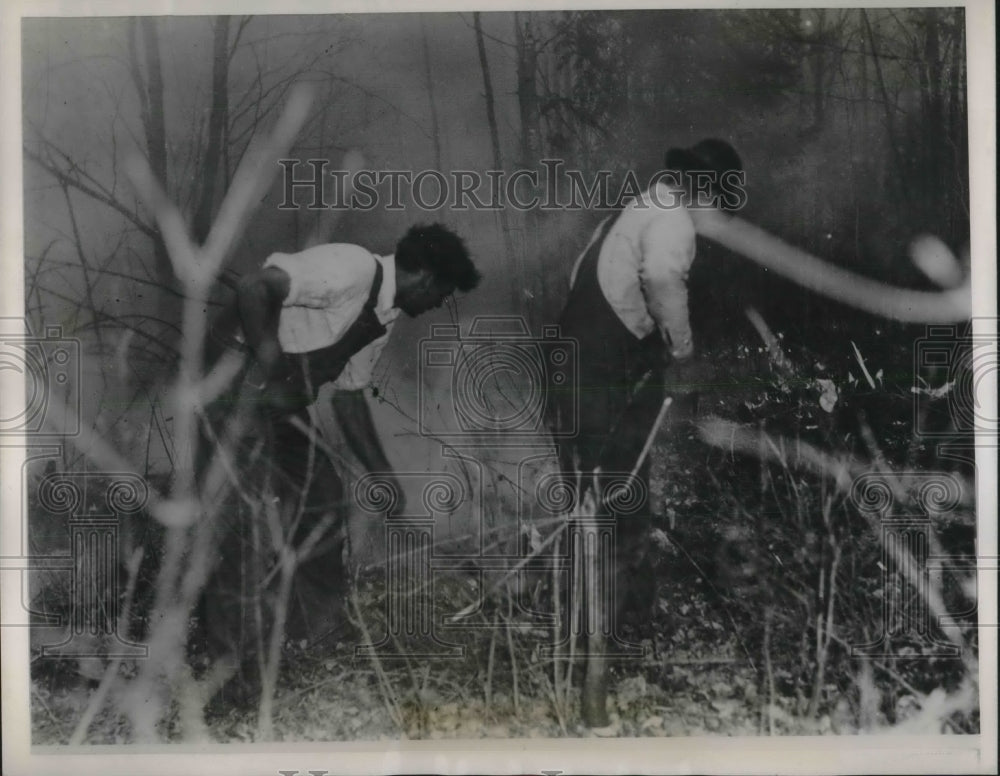 1938 Press Photo Fighting forest fire on the Minnesota-Ontario Border - Historic Images