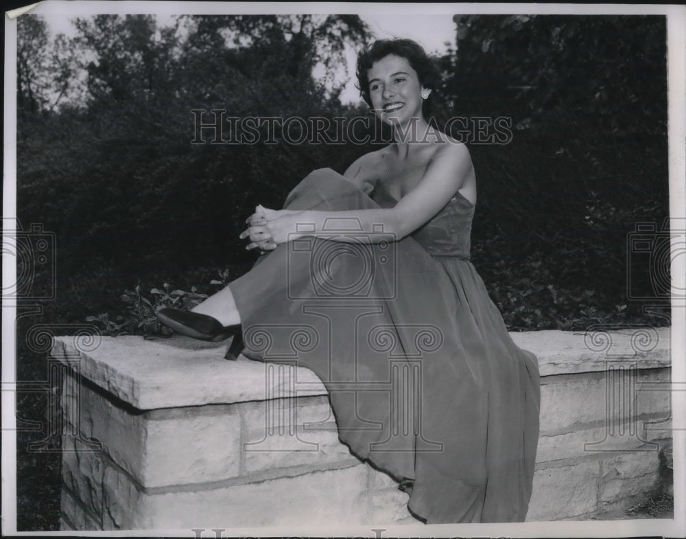 1951 Press Photo Northwestern Queen Joan Vlant. Northwestern University - Historic Images