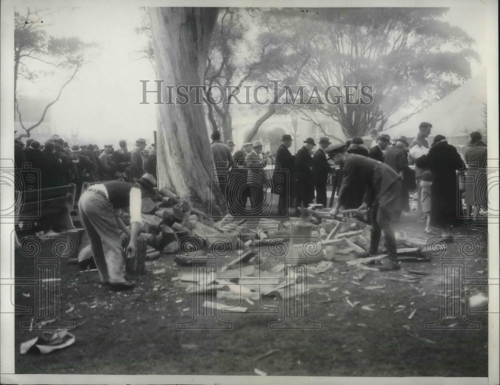 1933 Press Photo Men at work in Lincoln Park/Long Beach Ca. - Historic Images