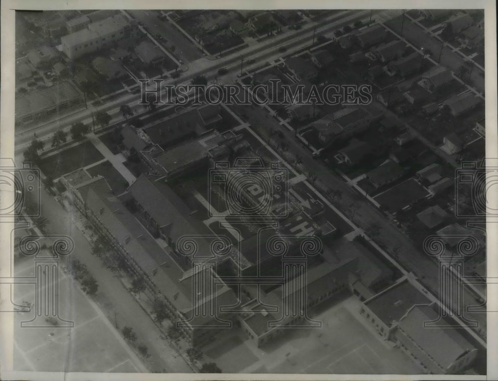 1933 Press Photo Jefferson Junior High School Long Beach Ca.. Damaged by quake. - Historic Images