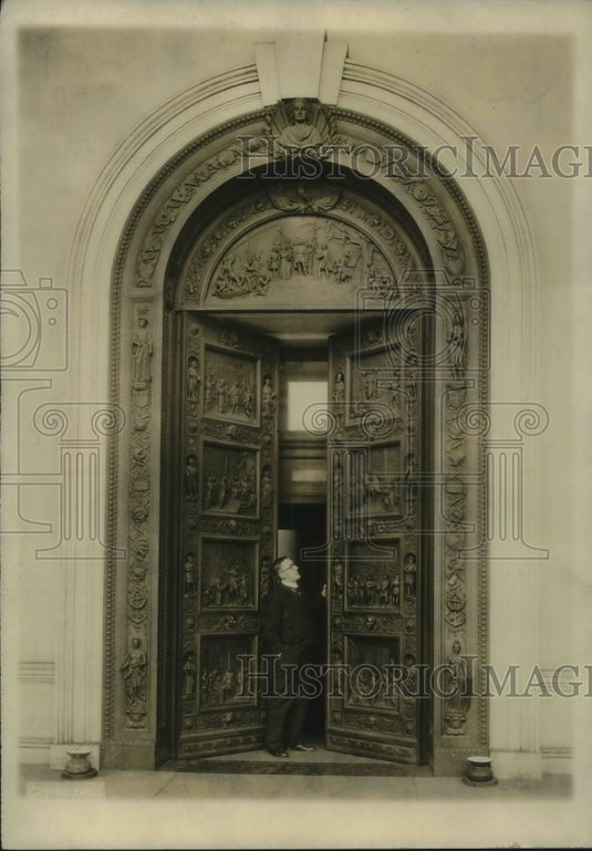 1922 Press Photo The Rodgers Doors at the nation's capital which always stay - Historic Images