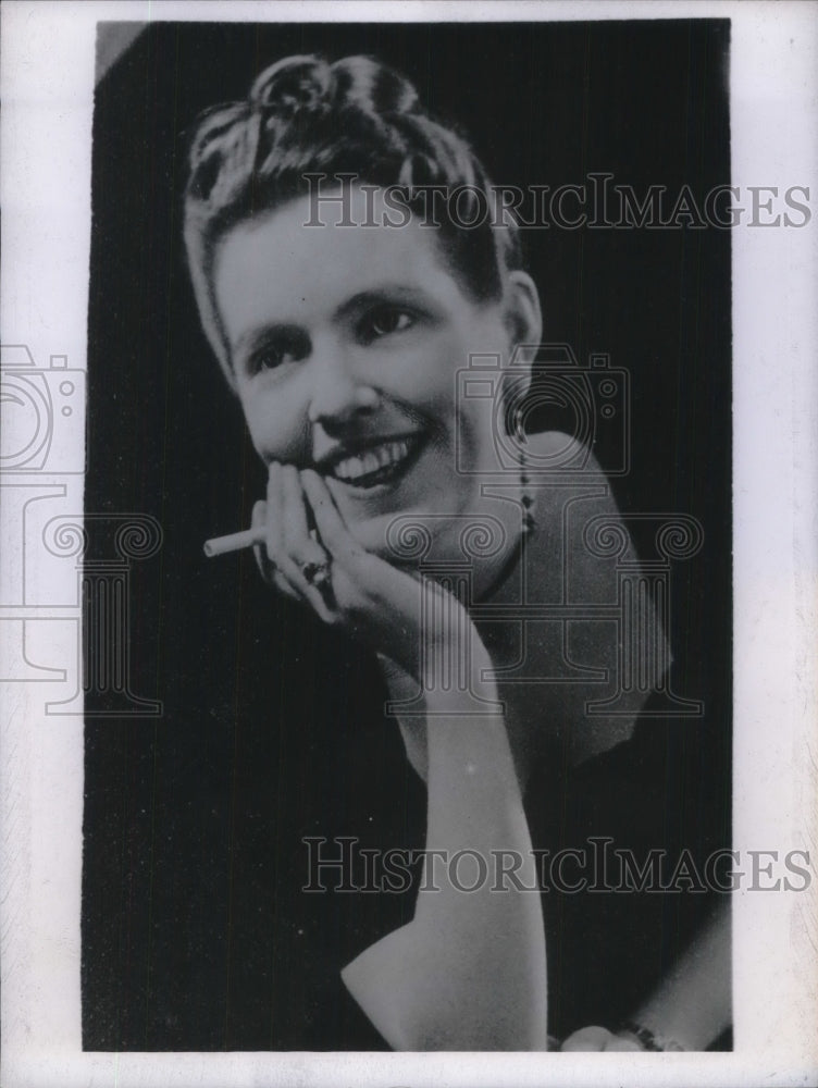 1943 Press Photo Grace Buchanan-Dineen Arrested on Spy Charges in New York - Historic Images