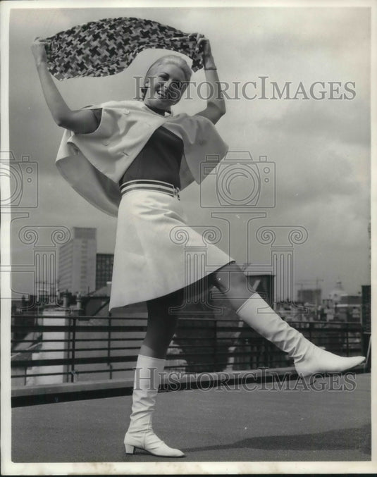 1968 Jill Sravin, Queen of World Airlines Stewardesses in London - Historic Images