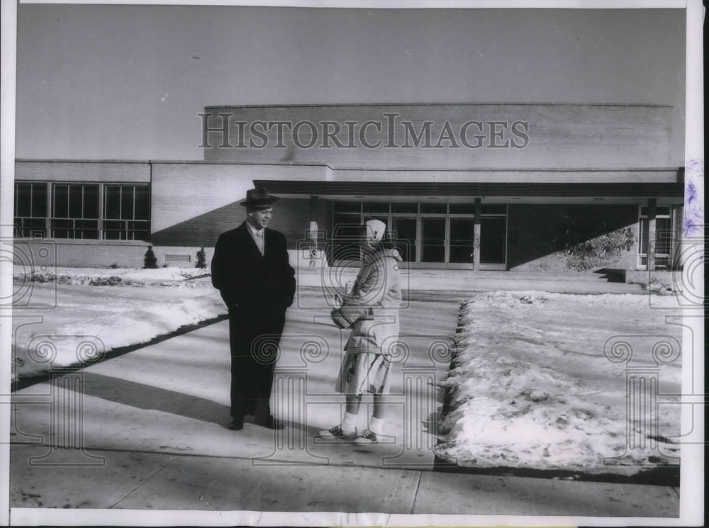 1958 Press Photo Mayor William Small talks about winning All American City 1957 - Historic Images