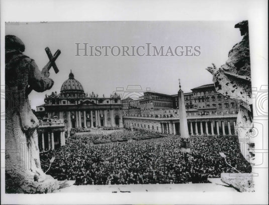 1968 Press Photo Crowd Fills St. Peter's Square For Vatican Easter Blessing - Historic Images