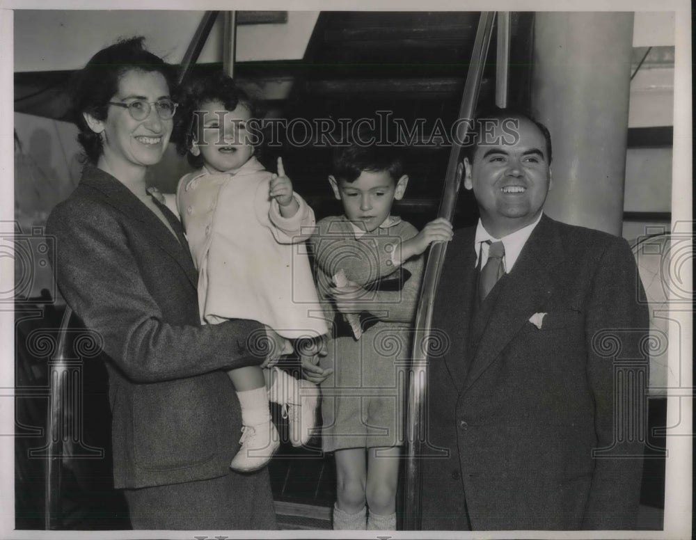 1940 Press Photo Bodgan radica And Family Yugoslavian Diplomats Arrive In US- Historic Images
