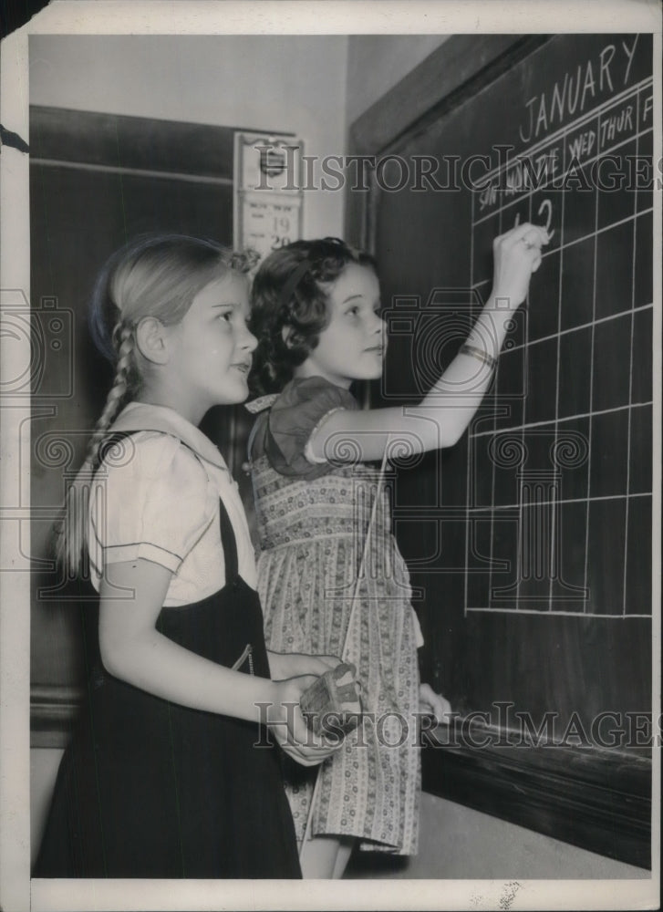 1940 Press Photo Carol Nordgren &amp; Carol Boyer at reopened school in Toledo OH-Historic Images