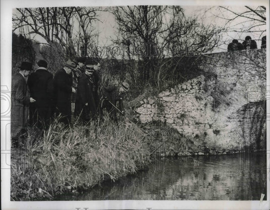 1938 Press Photo French Red Villa Searched For Body Of Rychnowsky - nec28860 - Historic Images