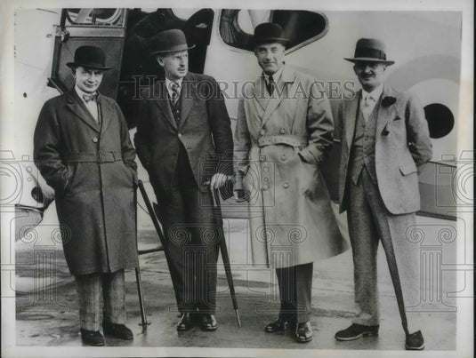 1935 Press Photo British Air Ministry Personnel Gather IN Front Of Plane - Historic Images