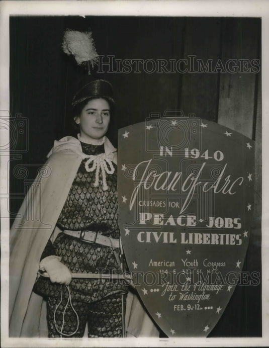 1940 Press Photo Agnes Reynolds Plays Joan Of Arc For American Youth Conference - Historic Images