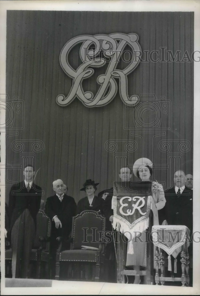 1939 Queen Elizabeth Speaking While on Tour in Canada - Historic Images