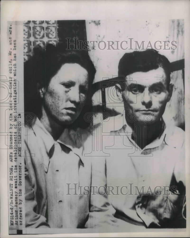 1949 Press Photo Mr and Mrs Arthur Ramsey await result of investigation - Historic Images