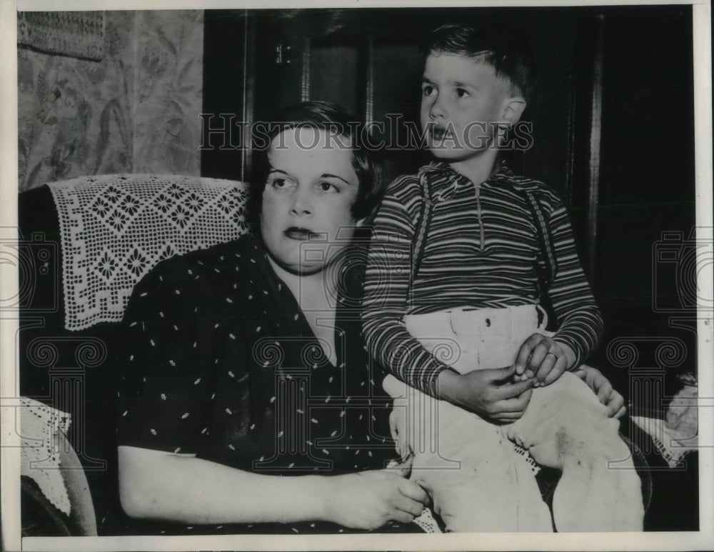 1939 Press Photo Amy Rodgers fire self after being ordered to cut staff - Historic Images