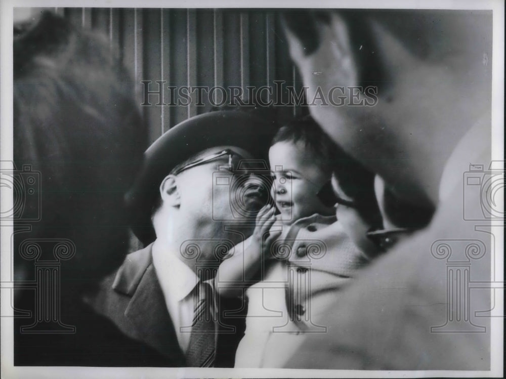 1962 Press Photo Carlos Lleras Restrepo kisses his grandson before boarding.- Historic Images