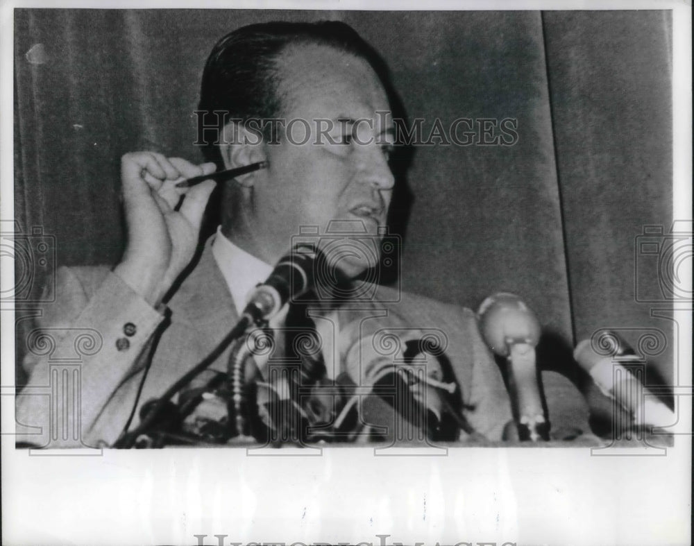 1968 Press Photo Los Angeles Police Chief Thomas Reddin at press conference - Historic Images