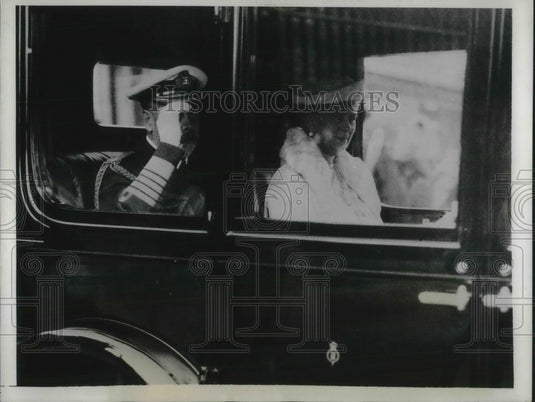 1934 Press Photo King George & Queen Mary off to vacation at Cowe's - Historic Images