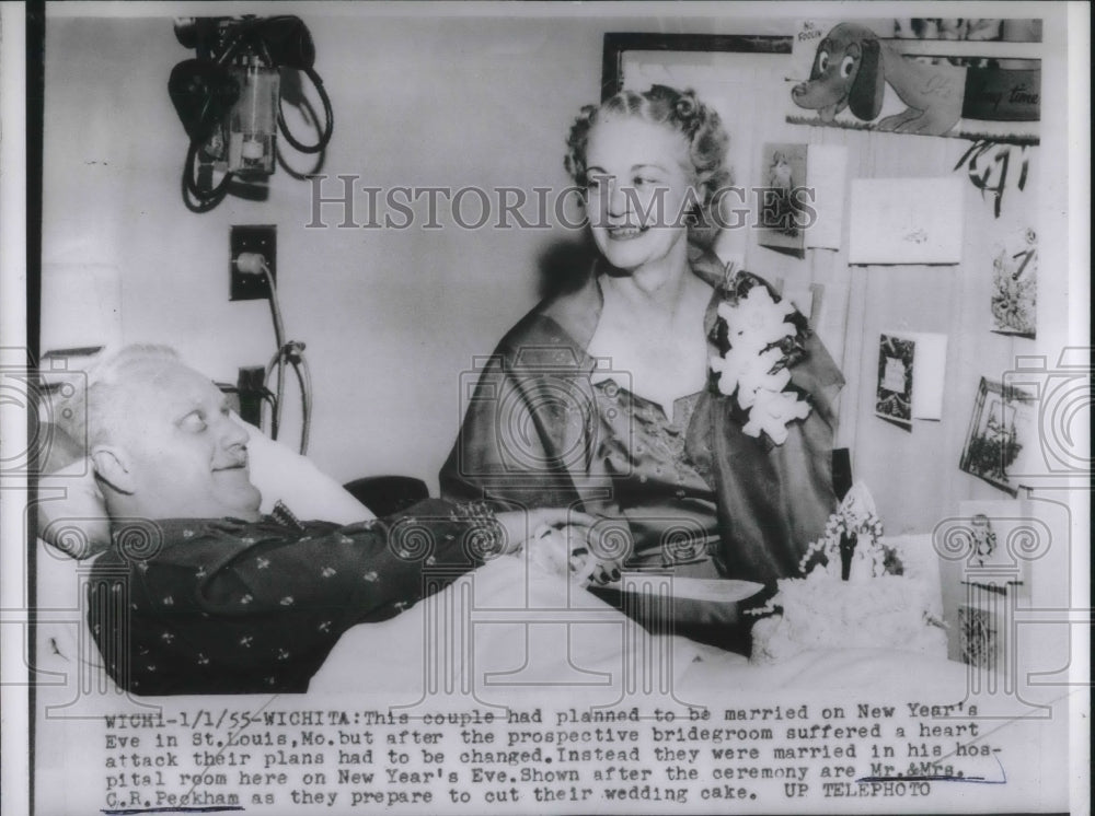 1955 Press Photo Mr &amp; Mrs CR Peckham Get Married In Hospital - Historic Images