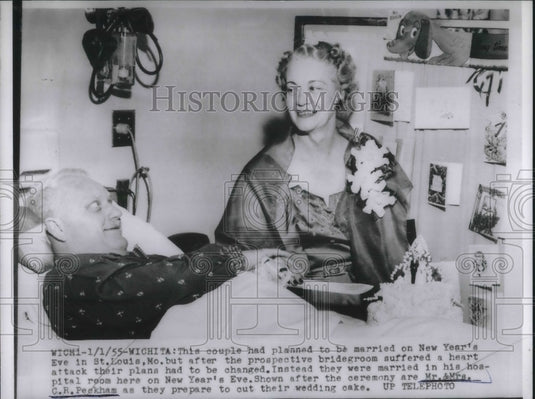 1955 Press Photo Mr & Mrs CR Peckham Get Married In Hospital - Historic Images