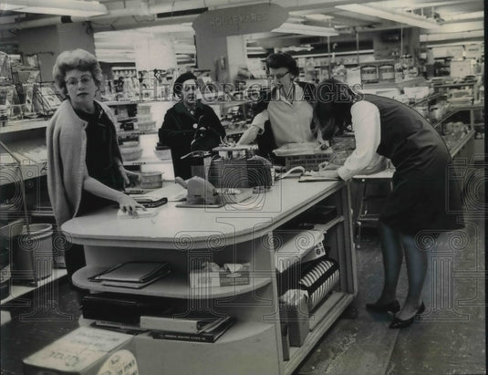 1965 Press Photo Women making fashion purchases at a shop-Historic Images