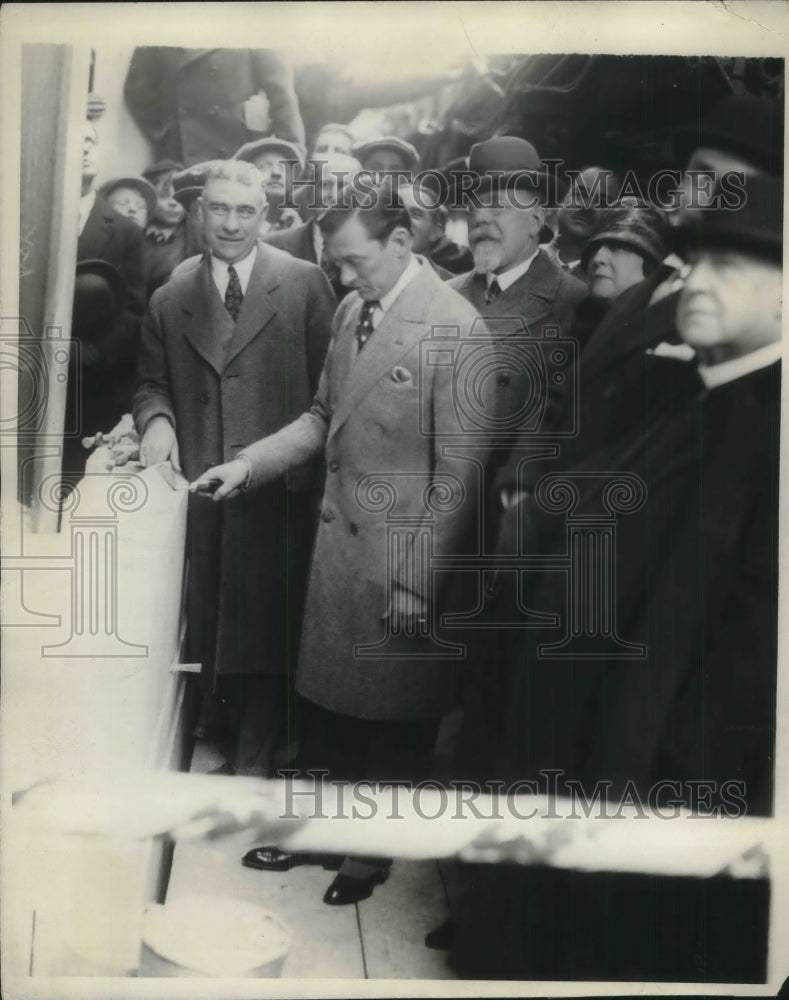 1928 Press Photo Mayor James Walker lays 1st brick at new French hospital - Historic Images