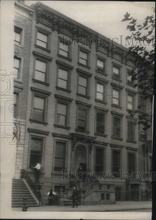 1923 Press Photo Workers preparing the home of Mr & Mrs Charles Webb-Historic Images