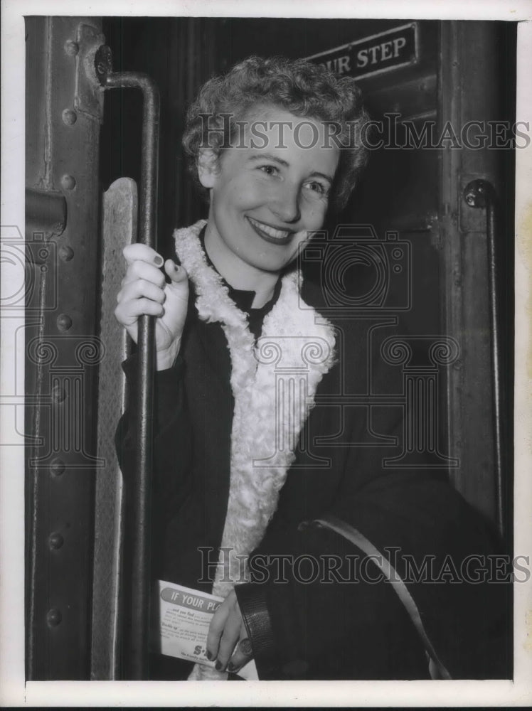 1945 Press Photo British Columnist Georgina Campbell To Marry Asbestos Heir - Historic Images