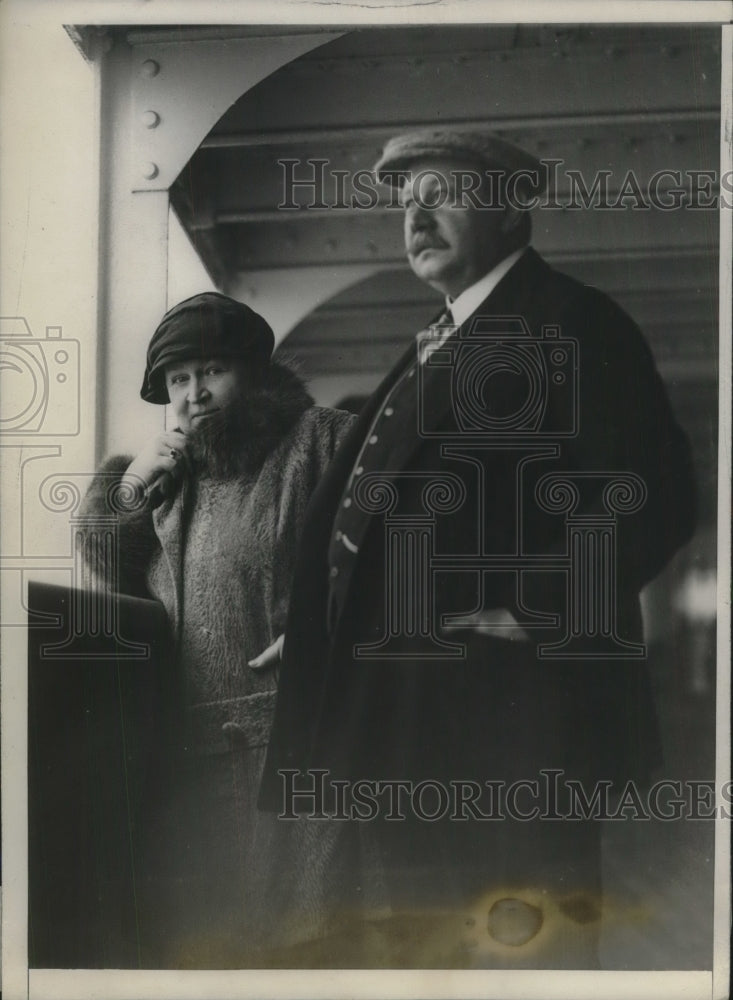 1925 Press Photo Baron &amp; Baroness Carl Brant Von Lindau Sail Home - Historic Images