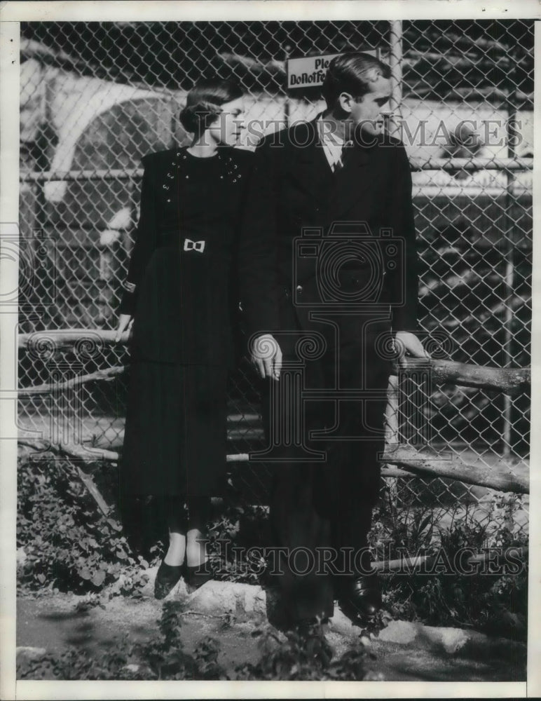 1934 Press Photo LA Bureau, Lod Angeles Visitor Roderick Menzel Tennis Champion-Historic Images