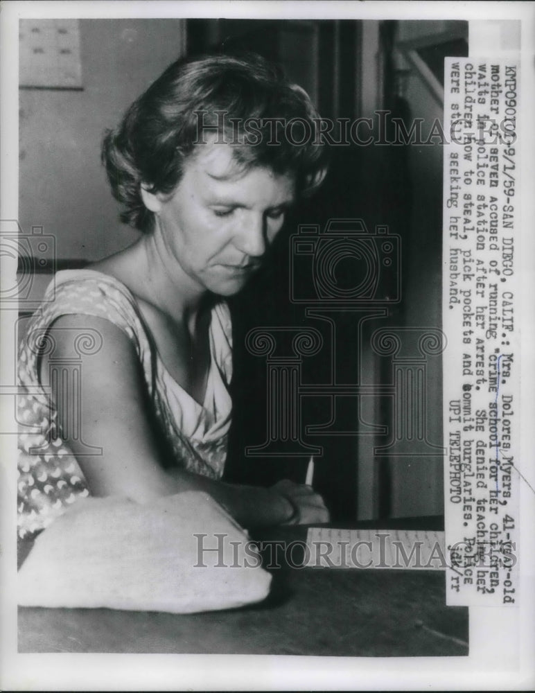 1959 Press Photo Mrs. Delores Myers Mom of Seven Accused of running Crime School - Historic Images