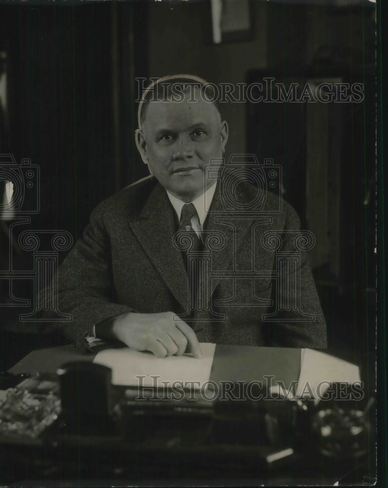 1925 Press Photo WM Green, Pres of AF of L snapped at his desk - nec29822-Historic Images