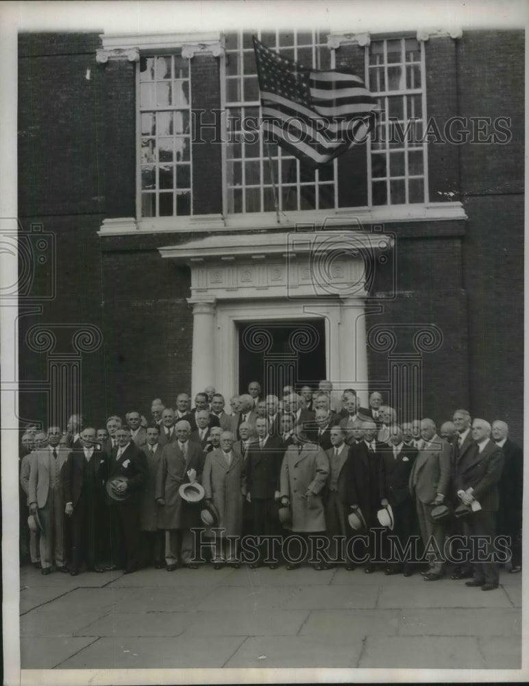 1932 Press Photo Millionaires Tour Philadelphia at Independence Hall-Historic Images