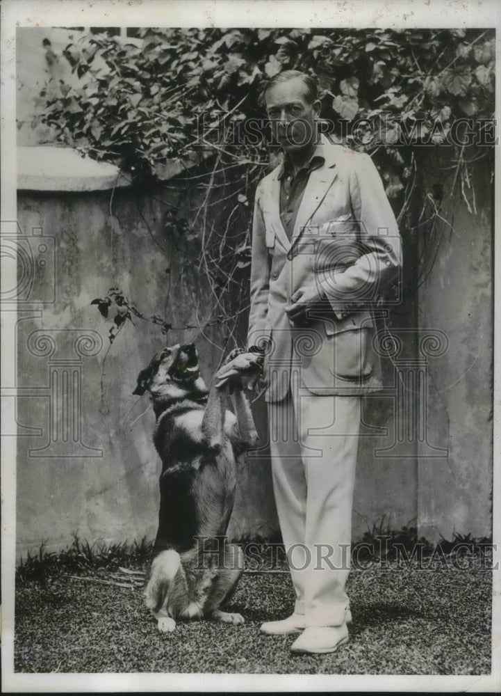 1932 Press Photo William H Downey Teaching His Dog Lacky Vacationing in Bermuda - Historic Images