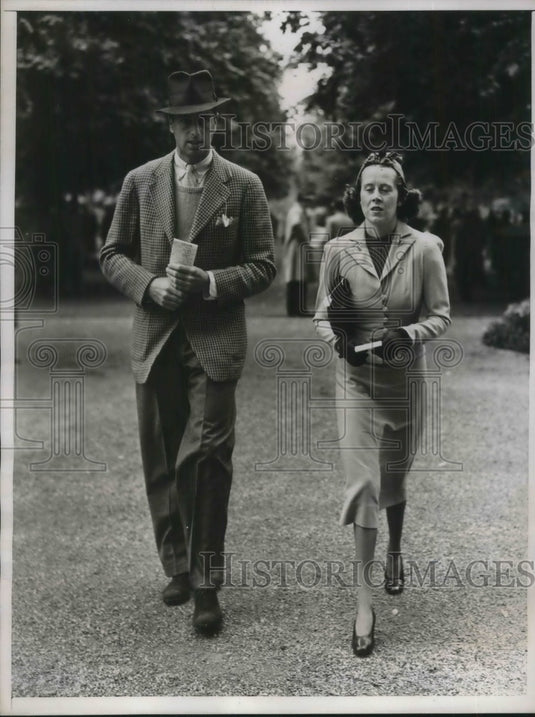 1938 Press Photo Mr & Mrs JohnSchiff at Belmont Track, Belmont, NY - Historic Images