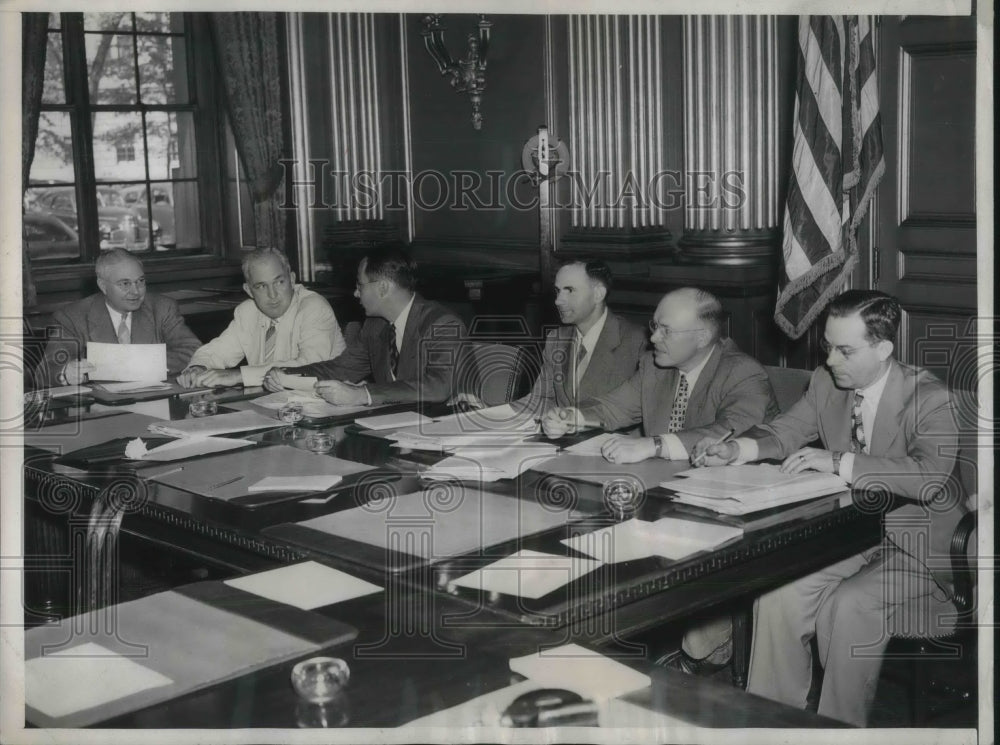 1946 Stabilization Board Hears Wage Disputes from Marttime Unions - Historic Images