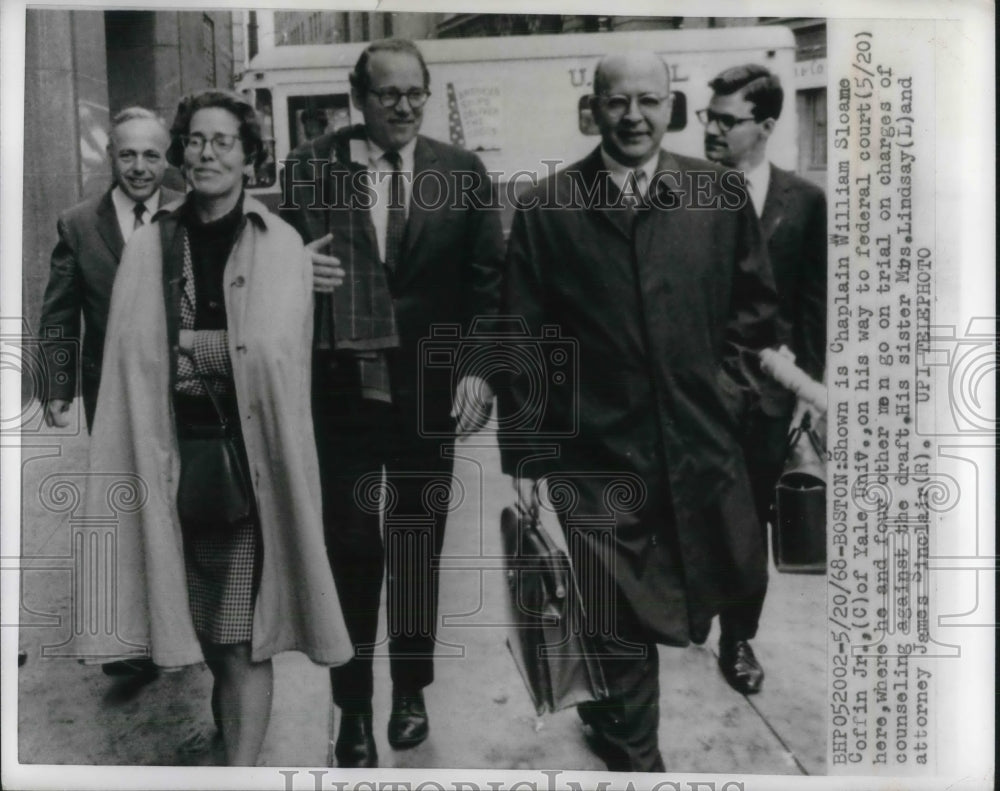 1968 Press Photo William Coffin Jr on his way to Federal Court in Boston - Historic Images